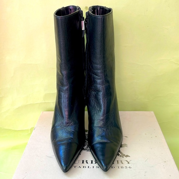 Vintage black Burberry leather booties with metallic heels - Picture 2 of 16